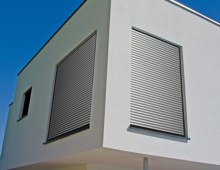 Roller shutters for shafts